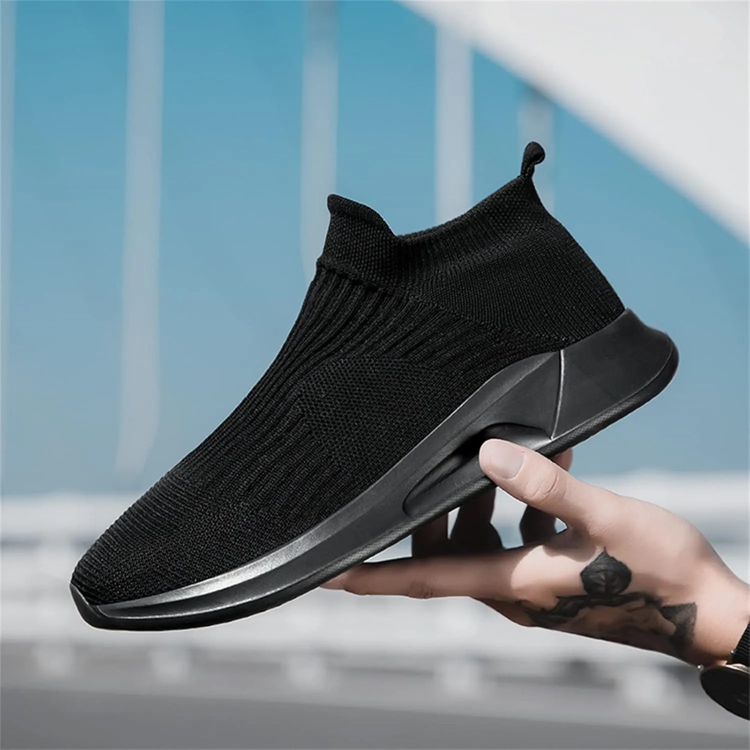 Fashion Spring and Summer Men Sports Shoes Flat Bottom Lightweight Slip On Fly Woven Mesh Mens Sneaker Socks No Show