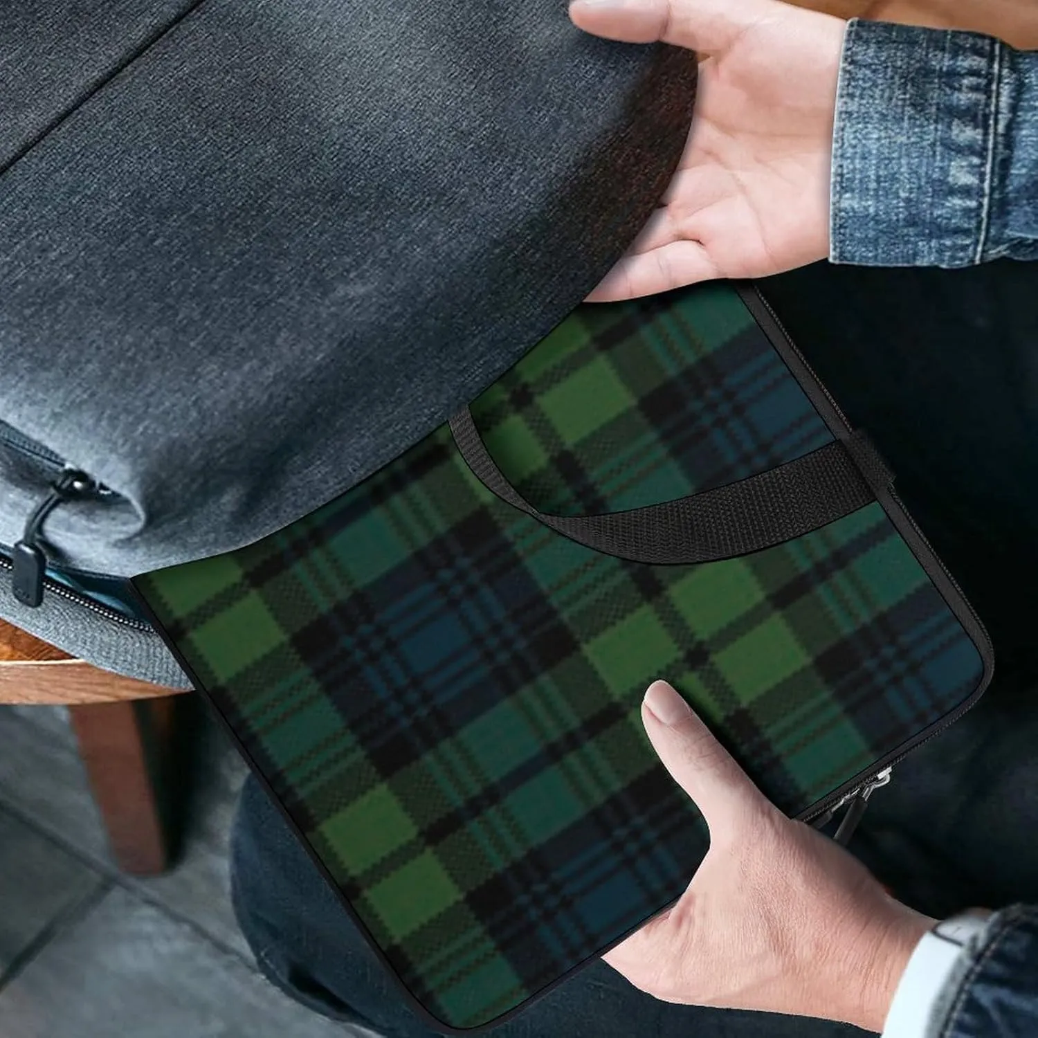Scottish Tartan Plaid Laptop Bag Slim Carrying Case Computer Bag Briefcase Handbag Messenger Bag Business Casual