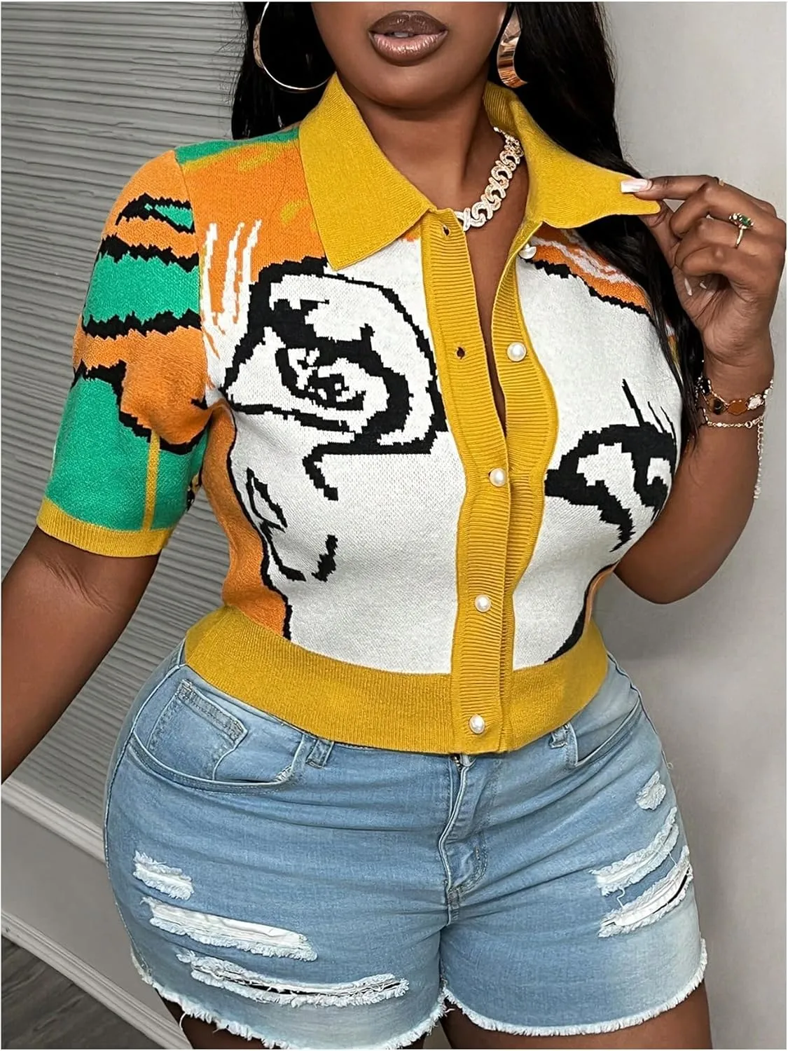 WDIRARA Women's Plus Size Graphic Print Cardigan Button Down Sweaters Short Sleeve Cardigans